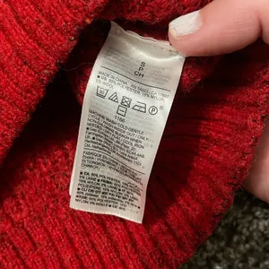 Old Navy red cozy shaker-stitch pullover long sleeve sweater S thumbnail 6