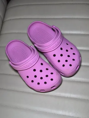 CROCS Womens 7 Clogs in Bright Pink thumbnail 2