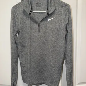 Nike‎ Dri Fit Gray Long Sleeve 1/4 Zip Athletic Top Women's Sz Sm thumbnail 2