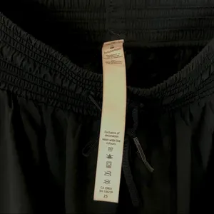 Womens Size 6 Lululemon Black Pull On A-Line Midi Skirt thumbnail 2