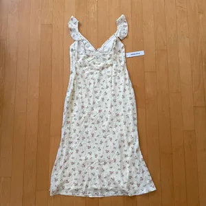 Princess Polly Maryanna maxi baby yellow floral dress with flutter sleeves thumbnail 4