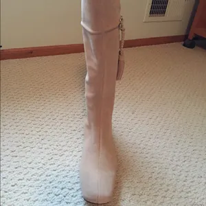 Great pair of suede boots. BNWT. Size 7.5 thumbnail 2