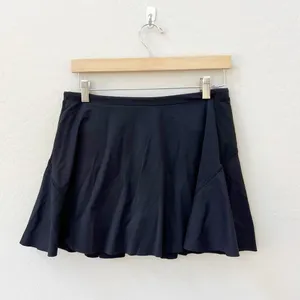 Athleta Match Point Skort in Black thumbnail 4