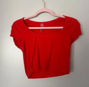 Crop Top thumbnail 1