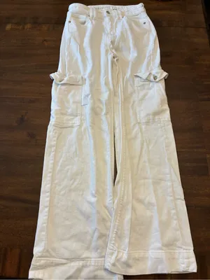 American Eagle Baggy Wide Leg Jeans Size 0 Super High Rise White Cargo Pockets thumbnail 1