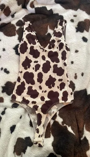 Boutique Cow print thumbnail 2