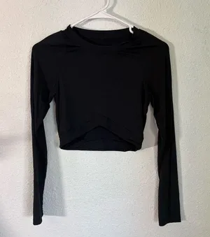 Alphalete Long Sleeve Crop Top thumbnail 1