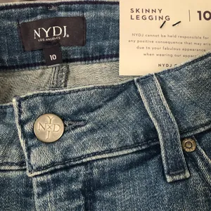 NYDJ‎ new Skinny Legging Women's Jeans ripped knee size 10 lift tuck technology thumbnail 3