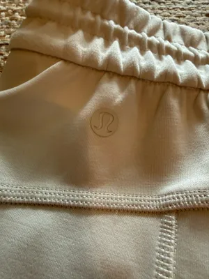 Lululemon Softstreme Shorts High-Rise 4" thumbnail 4