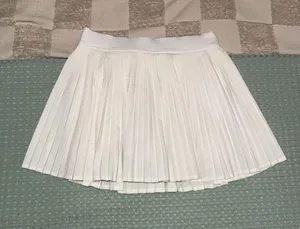 Lululemon Varsity High-Rise Pleated Tennis Skirt White size 4‎ thumbnail 1