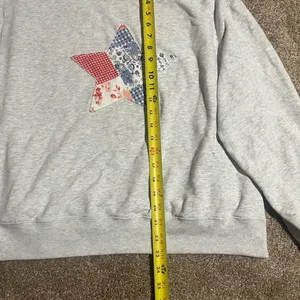 Hollister Quilted Easy‎ Star Graphic Crew light grey sweatshirt Medium thumbnail 4
