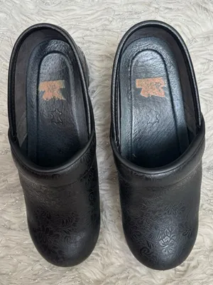 Dansko Black Floral-Embossed Women’s Leather Professional‎ Clogs Size 36 thumbnail 6