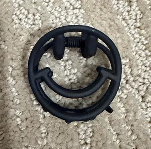 Set of 4 Assorted Smiley Face and Flower Hair Claw Clips thumbnail 1