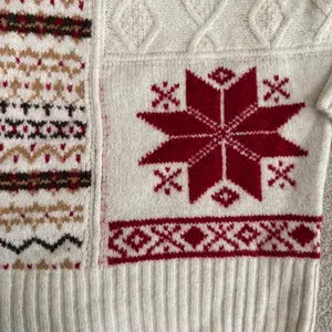 American‎ Eagle Patchwork Fair Isle Snowflake Mock Neck Sweater Medium Cream Red thumbnail 3