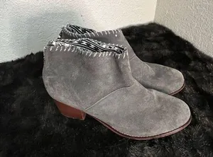 TOMS Womens Leila Ankle Bootie Suede Leather Boots Grey Tassel Zip size 9.5 thumbnail 1