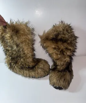 Brown fur boots Size 9 thumbnail 2