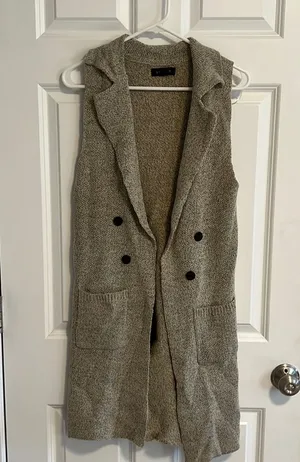 Super cozy over layer for this fall!! Size M thumbnail 1