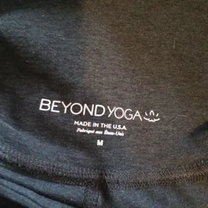 Beyond Yoga Leggings Cropped Running Gym Outdoors Gorpcore Medium Fair thumbnail 2