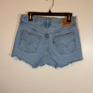Levi’s 501 Original High Rise Light Wash Denim Cut Off Shorts Womens 27 Casual thumbnail 3