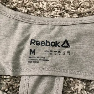 Reebok (M) Gray Long Sleeve Back Cut Out Detail Athletic Exercise Top Tee Shirt thumbnail 8