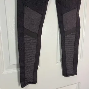 Alo Yoga Size Medium Low Waist Grey Moto Legging Athletic Textured Mesh Pant thumbnail 9