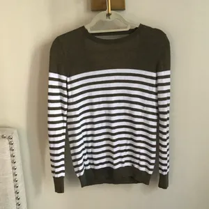 GUESS Keyhole Olive & White Striped Sweater Sz S thumbnail 2