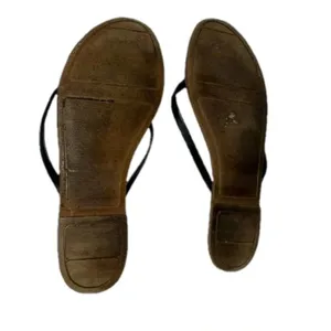Flawed Old Navy thong sandals black tan pair size 8.5‎ vacation flats thumbnail 5