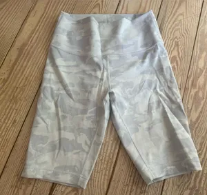 Lululemon Wunder Train High-Rise Shorts Size 8 thumbnail 1