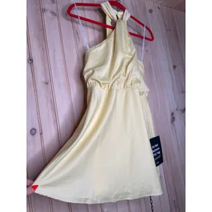 NWT Lulus Sleek Essence Light Yellow Satin Halter Sleeveless Mini Dress Party M thumbnail 4