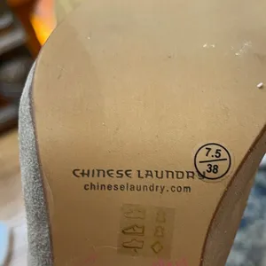 Chinese Laundry‎ Suede Heels thumbnail 2