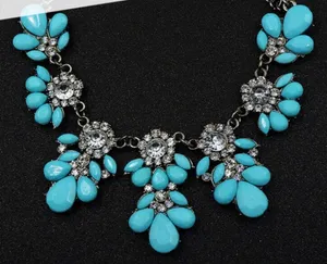 Resin Gems and Rhinestone Summer Style Flowers High Fashion Necklace thumbnail 3