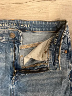 American Eagle Strigid Ripped Mom Jeans Size 4 Short High Rise Distressed Denim thumbnail 5