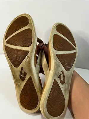 OluKai Honu Cream Leather Thong Sandals Slip On Hawaiian Comfort Shoes thumbnail 7