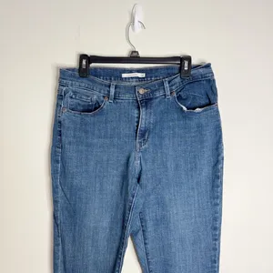Levi's Classic Straight Medium Wash Blue Jeans size 12 thumbnail 4