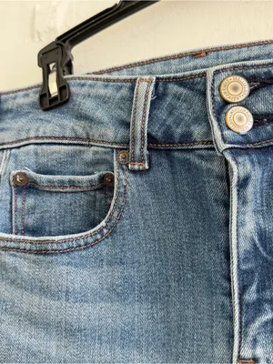 American Eagle Hi-Rise Artist Flare Jeans SIZE 2 Short Medium Wash Super Stretch thumbnail 7