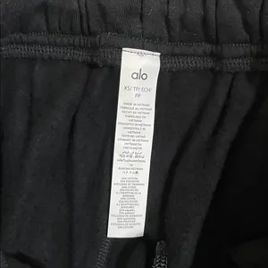 Alo Yoga NWT Accolade Sweatpants Cool Chrome Logo Black, Pockets XS thumbnail 9