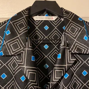 90s VS short sleeve button down pj shirt thumbnail 4