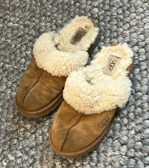 Ugg Australia Scuffette Slippers Authentic in Chestnut Size 7 thumbnail 1