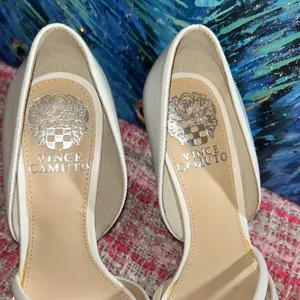 Vince Camuto Size 6 Cream Heels thumbnail 3