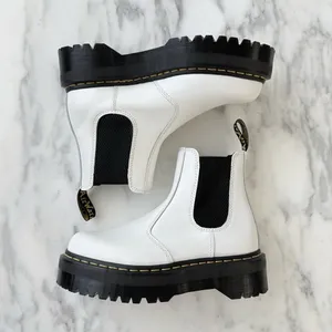 Dr Martens 2976 Quad Smooth Leather Platform Chelsea Boots • Sz W9/M8 thumbnail 4