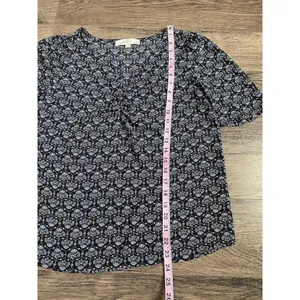 EUC Womens LOFT Blouse Short Sleeve V-neck Lightweight Size‎ XS thumbnail 4