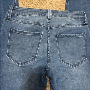 Old Navy Women's Straight Leg Jeans in Dark Blue thumbnail 7