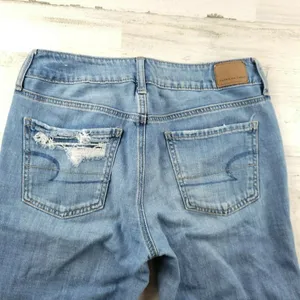 American Eagle Tomgirl Distressed Jeans Womens 4 Regular Light Wash Tapered thumbnail 10