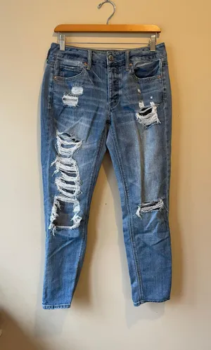 American Eagle tomgirl jeans thumbnail 1