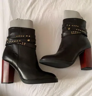 Black leather Boots Size 7.5 thumbnail 1