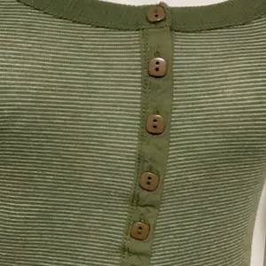Currants Green thumbnail 2