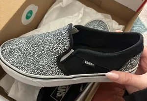 Size 8 thumbnail 2