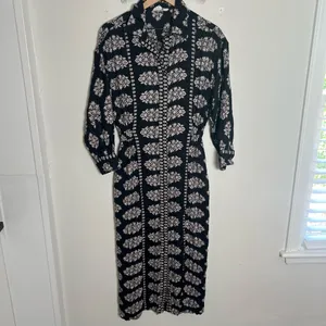 ANTHROPOLOGIE- Omika Simone Long-Sleeve Button-Front Maxi Dress Black Size S thumbnail 2