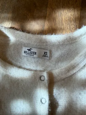 Hollister Fuzzy Cropped cream sweater thumbnail 3