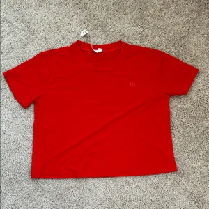 Lululemon Red cropped top. Size 2 thumbnail 2